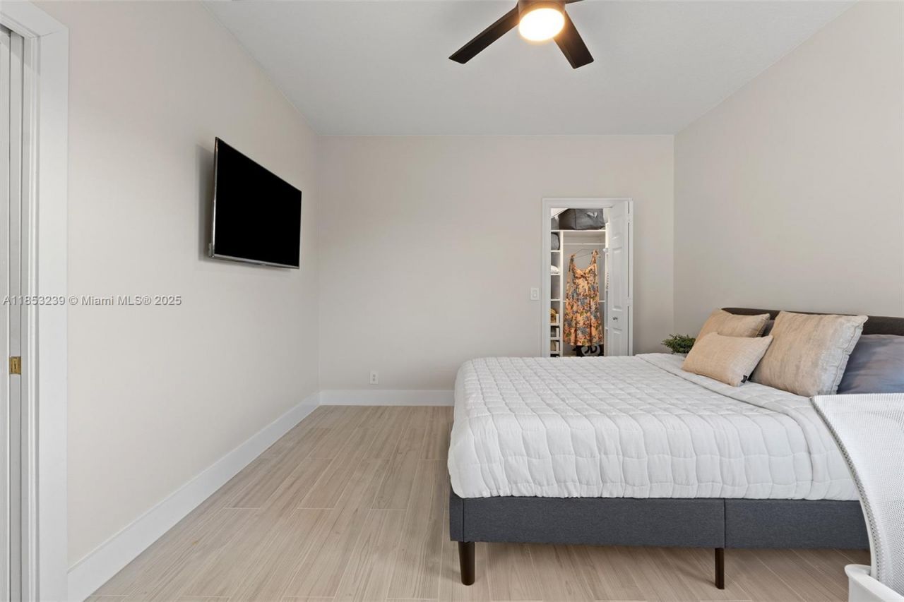 2438 Poinciana Ct, Weston, FL 33327 Photo