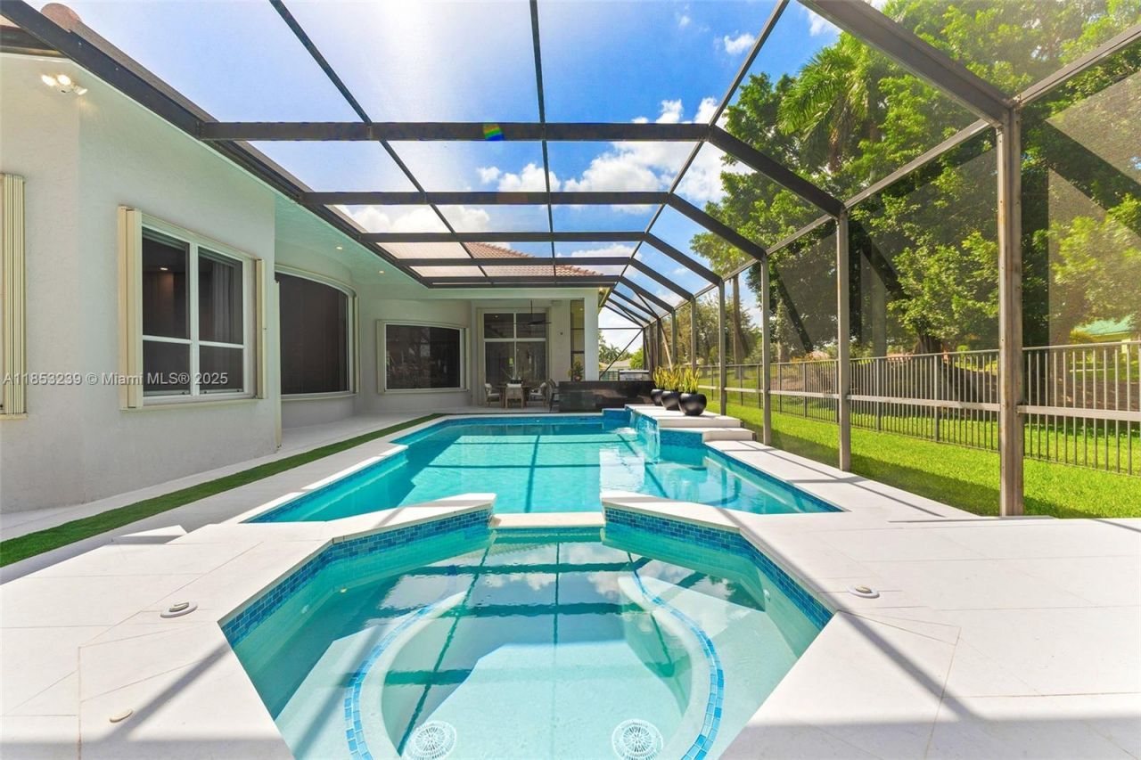 2438 Poinciana Ct, Weston, FL 33327 Photo