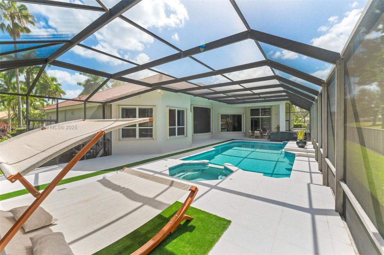 2438 Poinciana Ct, Weston, FL 33327 Photo