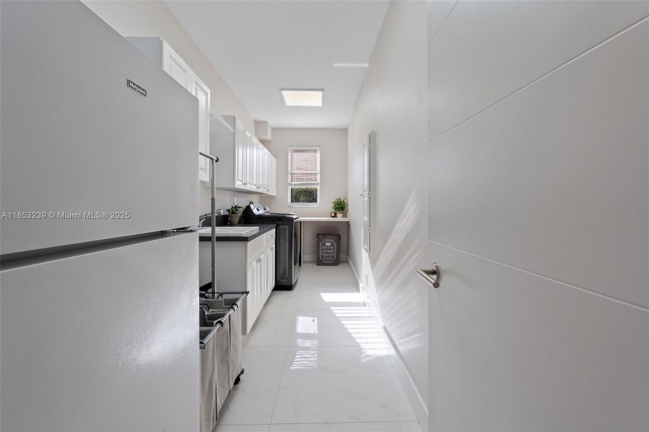 2438 Poinciana Ct, Weston, FL 33327 Photo