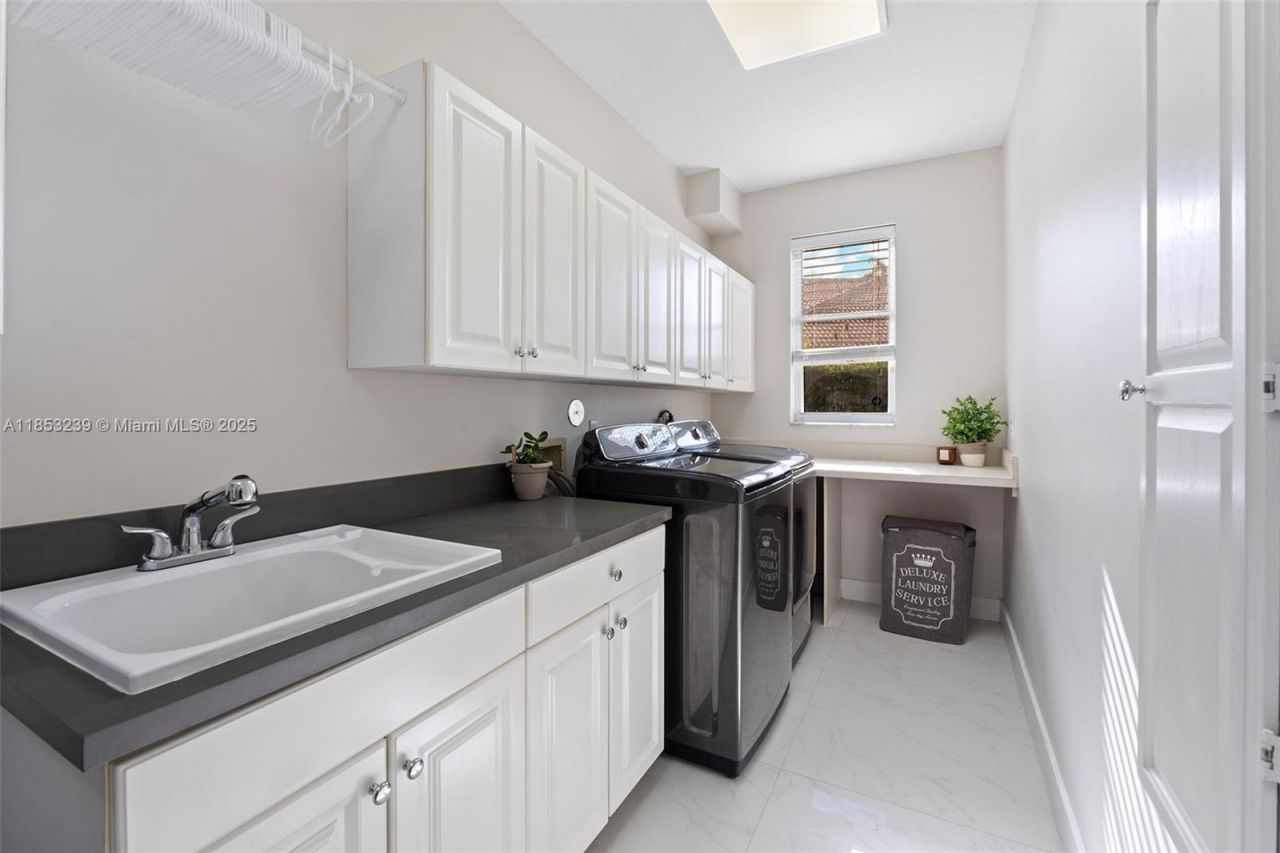 2438 Poinciana Ct, Weston, FL 33327 Photo