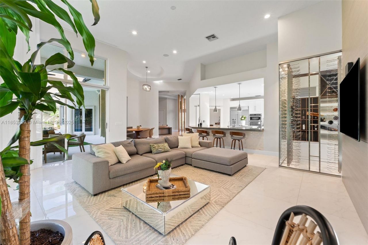 2438 Poinciana Ct, Weston, FL 33327 Photo