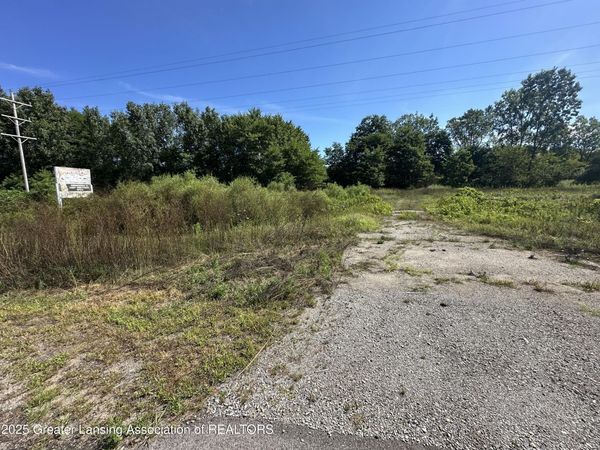 1470 N Cedar Street, Mason, MI 48854