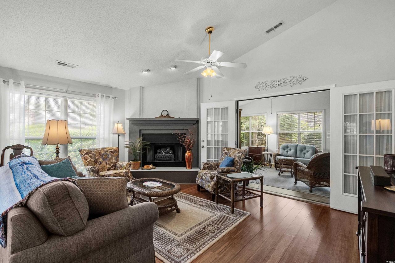 1010 Swan Lake Dr. Photo 10