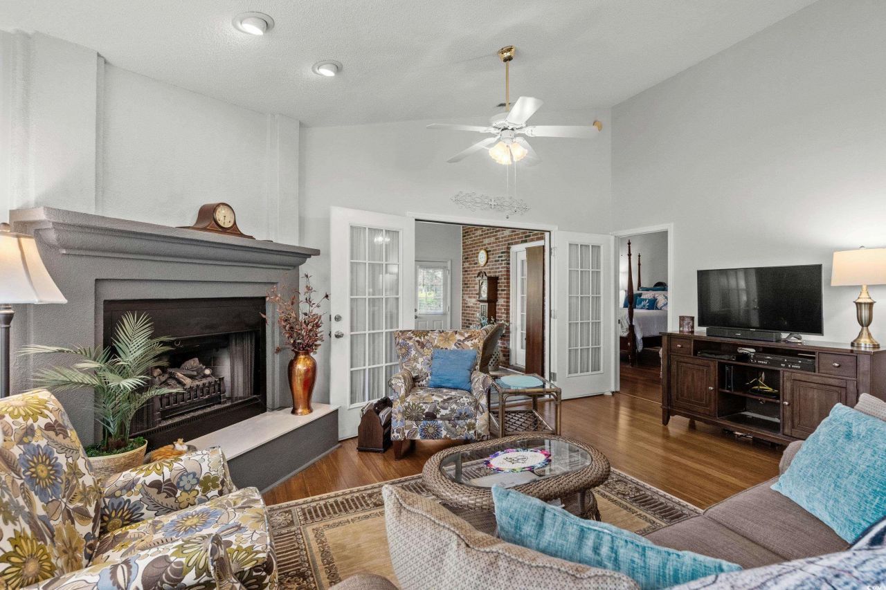 1010 Swan Lake Dr. Photo 9