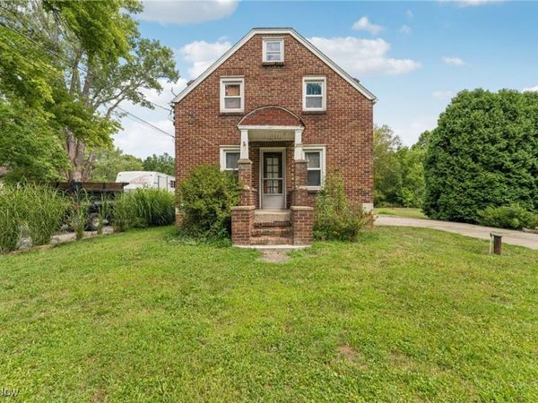 1899 Edwards Drive, Akron, OH 44306