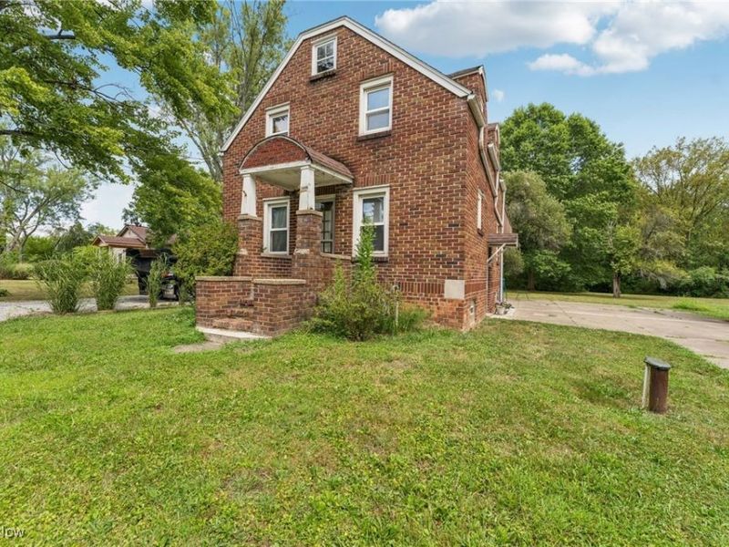 1899 Edwards Drive, Akron, OH 44306 Photo 3