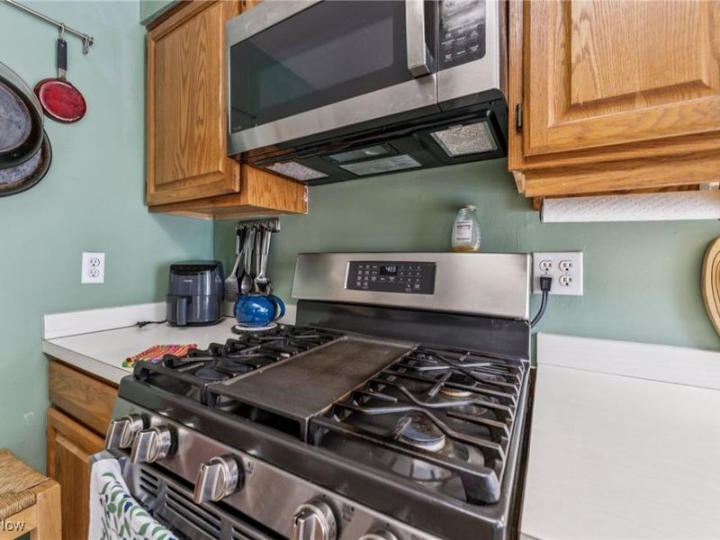 1899 Edwards Drive, Akron, OH 44306 Photo 9