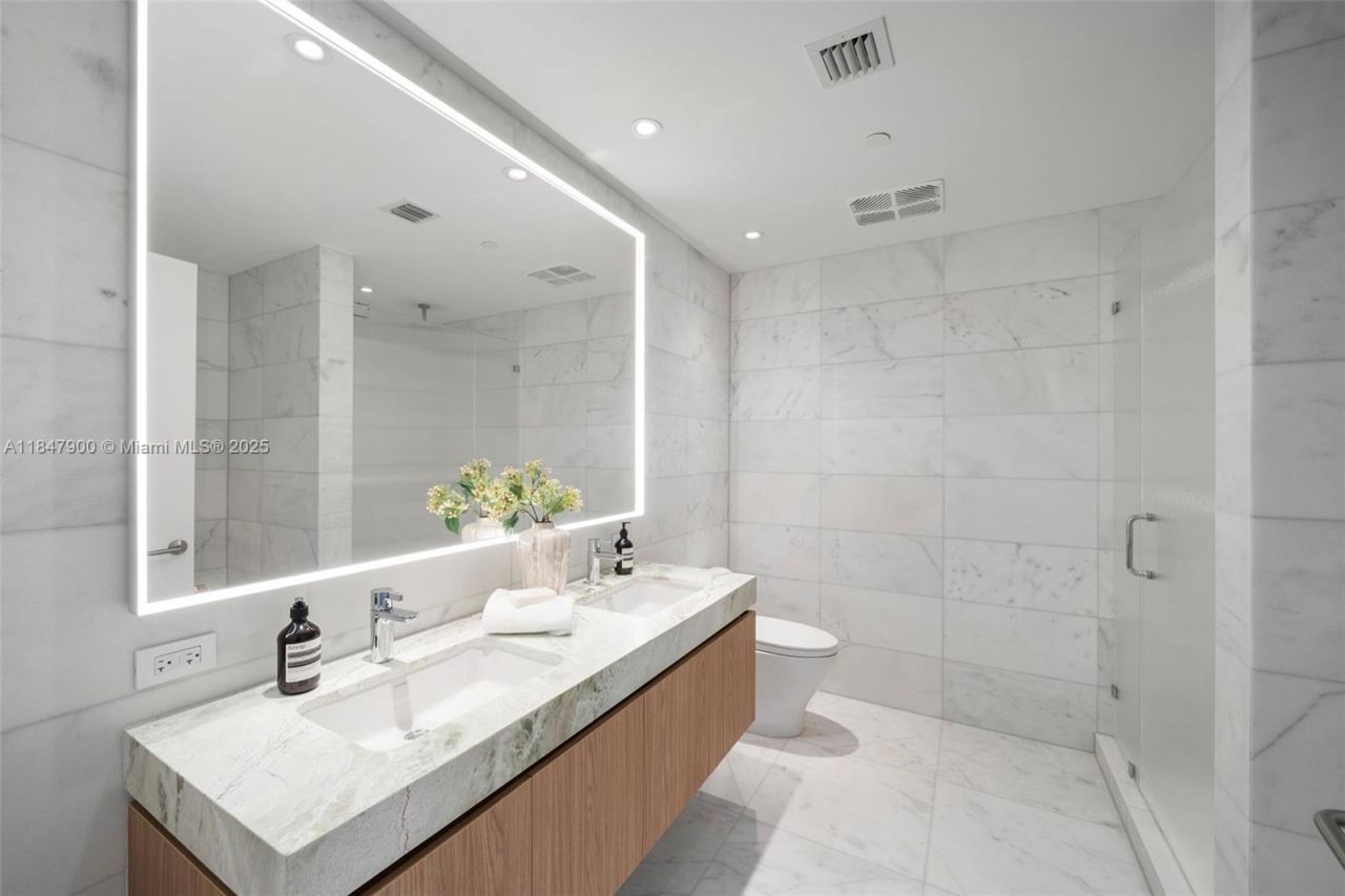 Please Call For Address, Unit 2101/02, Miami Beach, FL 33139 Photo