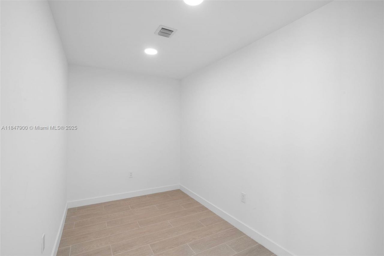 Please Call For Address, Unit 2101/02, Miami Beach, FL 33139 Photo