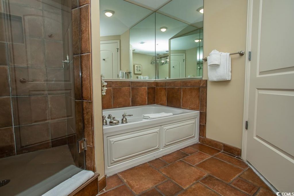 100 North Beach Blvd. Photo 26