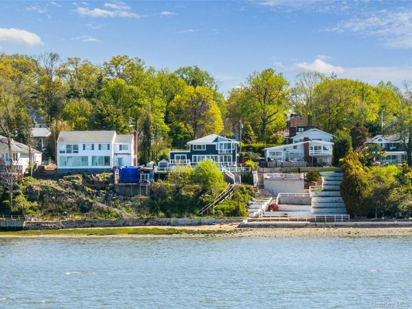 14 Shorecliff Place, Great Neck, NY 11023