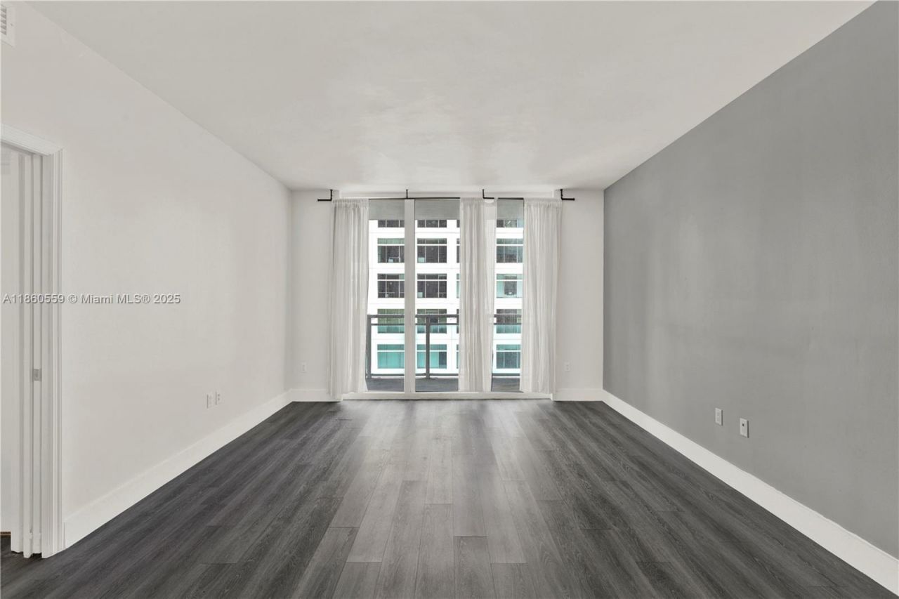 950 Brickell Bay Dr, Unit 802, Miami, FL 33131 Photo