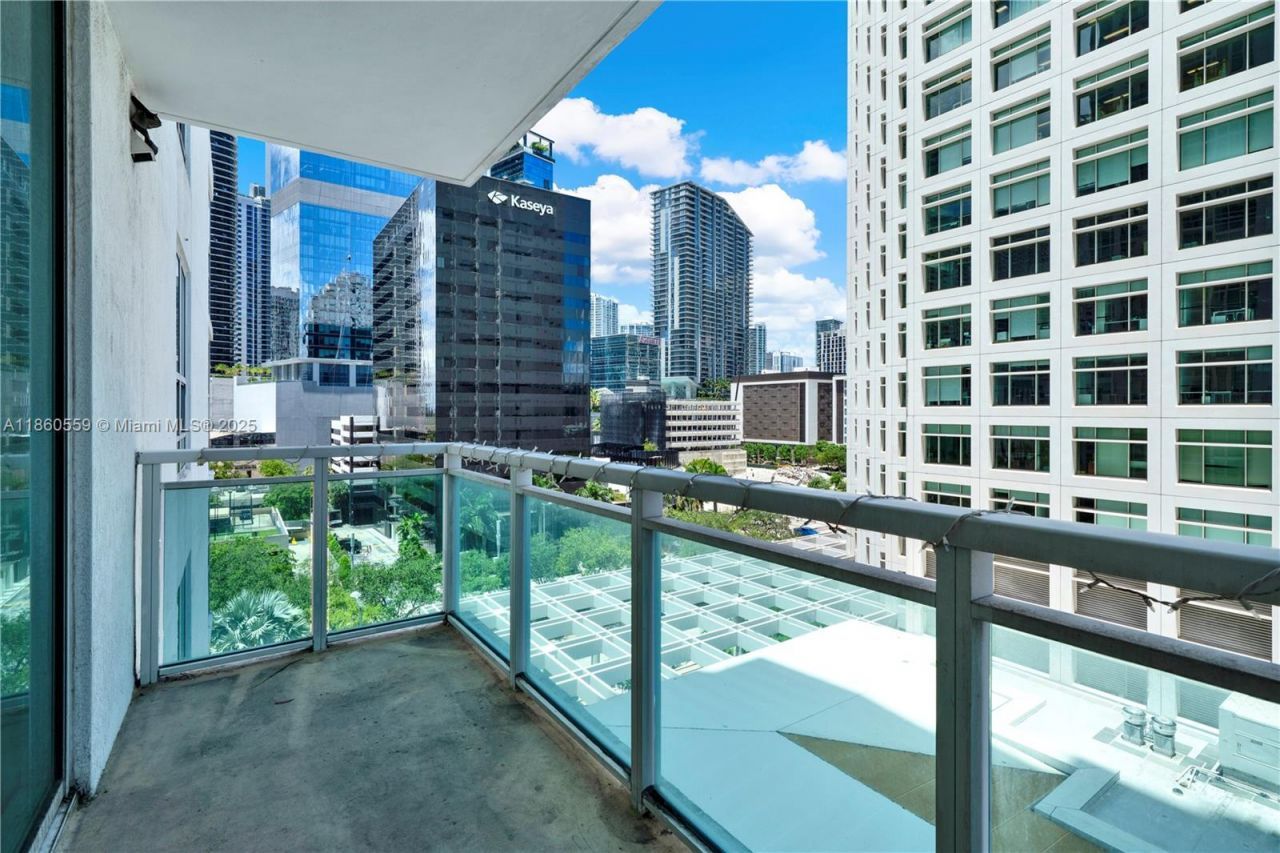 950 Brickell Bay Dr, Unit 802, Miami, FL 33131 Photo