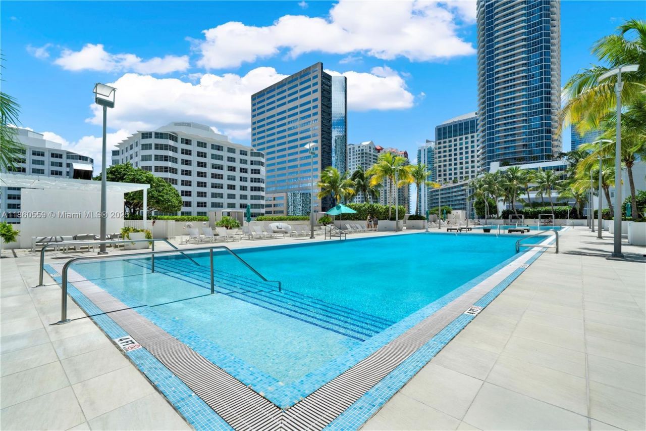 950 Brickell Bay Dr, Unit 802, Miami, FL 33131 Photo