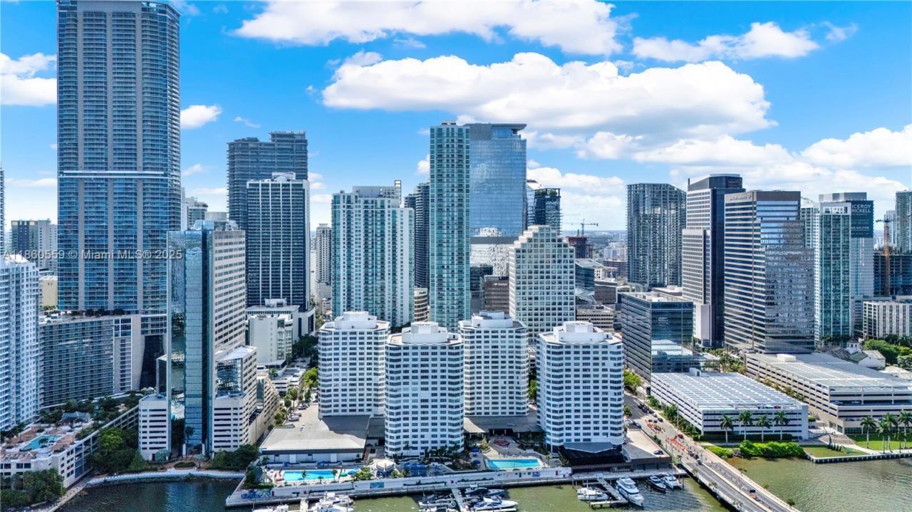 950 Brickell Bay Dr, Unit 802, Miami, FL 33131 Photo