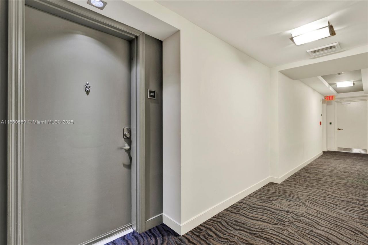 950 Brickell Bay Dr, Unit 802, Miami, FL 33131 Photo