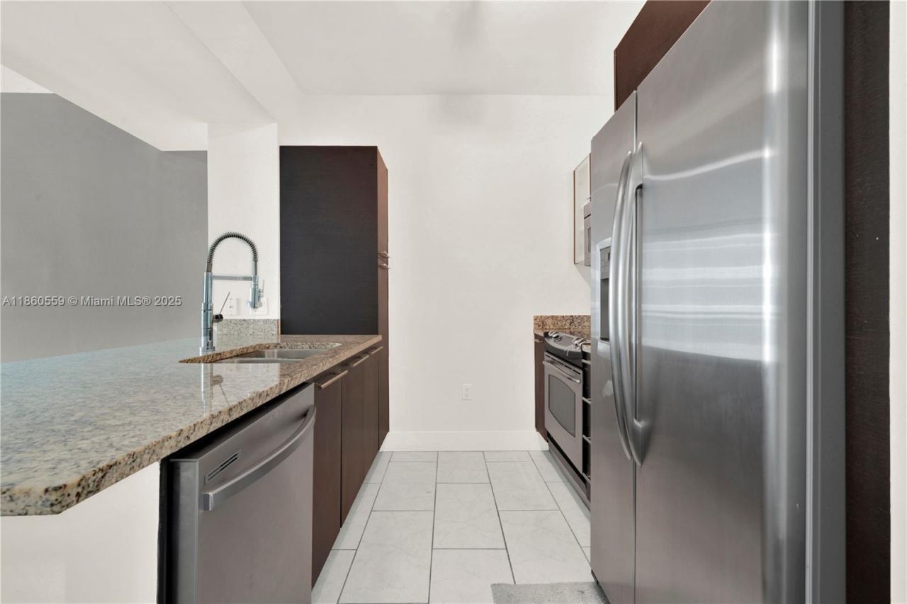 950 Brickell Bay Dr, Unit 802, Miami, FL 33131 Photo