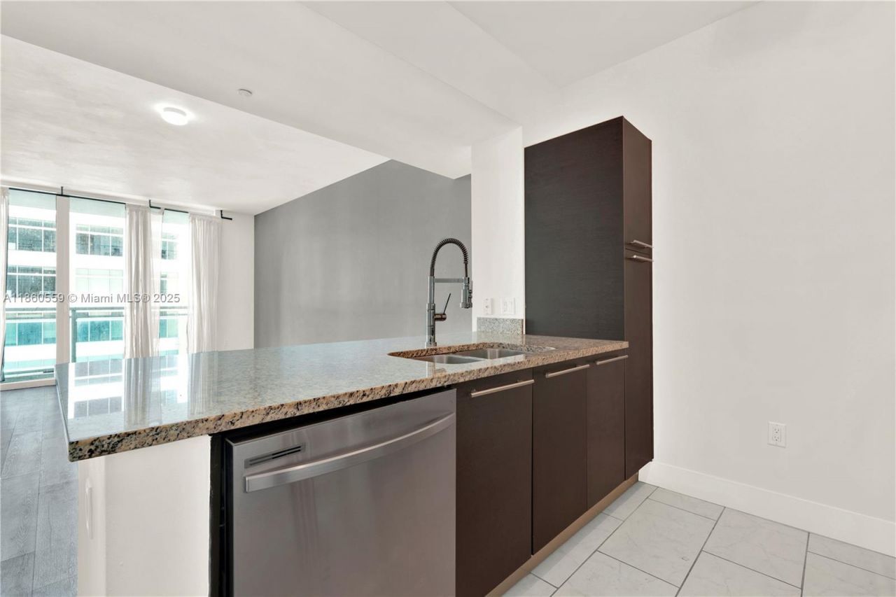 950 Brickell Bay Dr, Unit 802, Miami, FL 33131 Photo