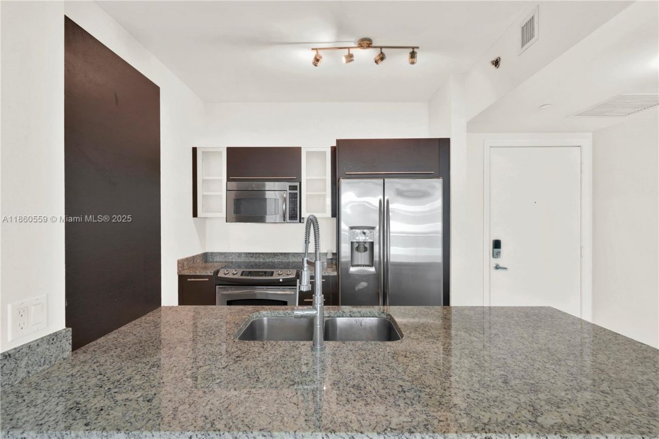 950 Brickell Bay Dr, Unit 802, Miami, FL 33131 Photo