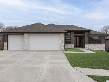 19028 Sycamore Drive, Gretna, NE 68028