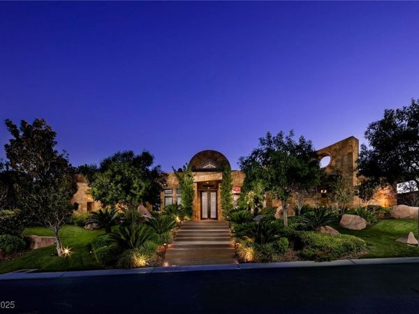 15 Golden Sunray Lane, Las Vegas, NV 89135