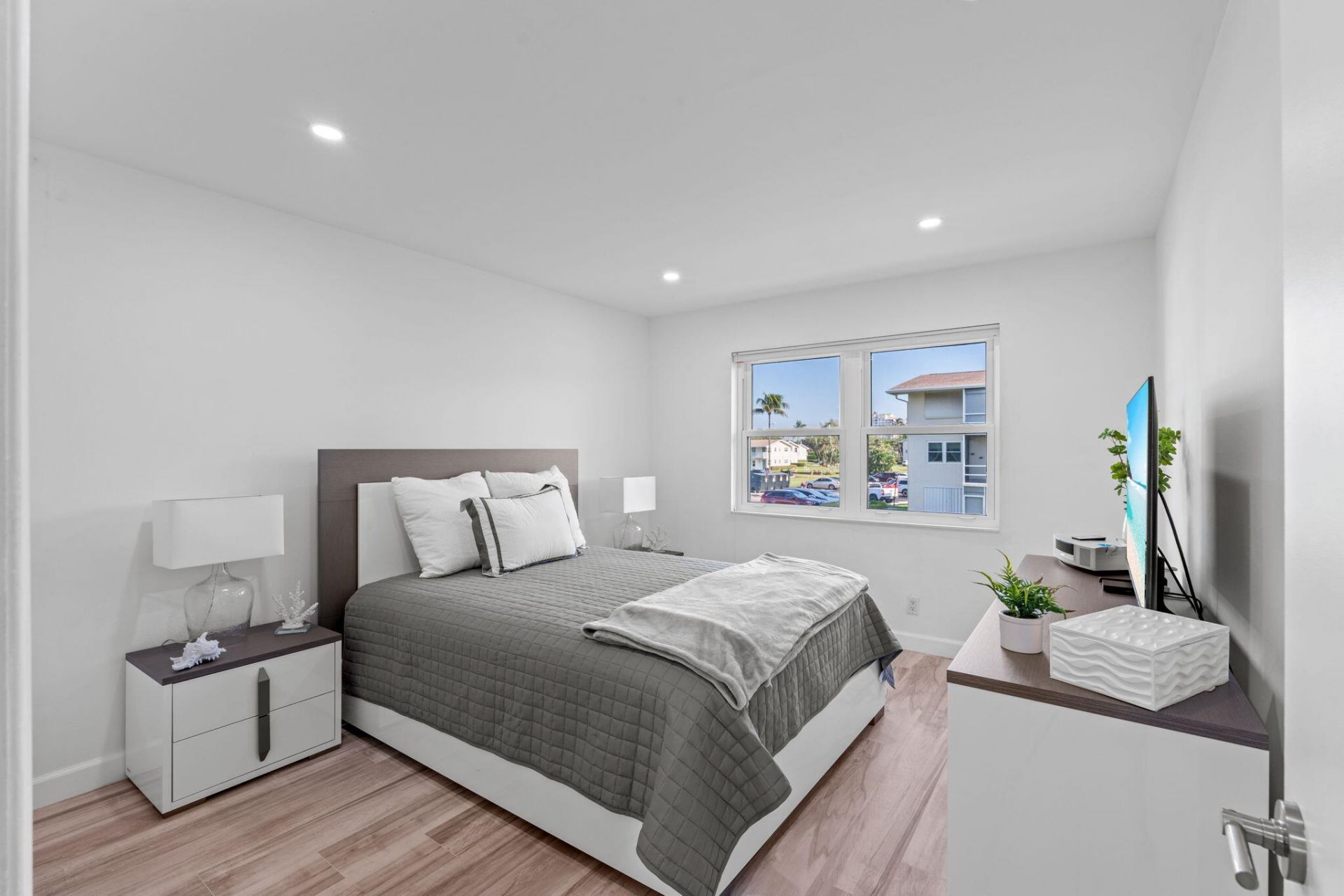 530 Horizons E, Unit 203, Boynton Beach, FL 33435 Photo