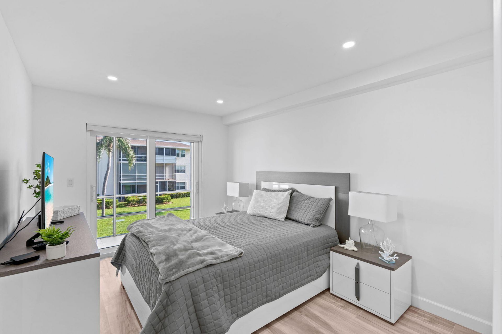 530 Horizons E, Unit 203, Boynton Beach, FL 33435 Photo