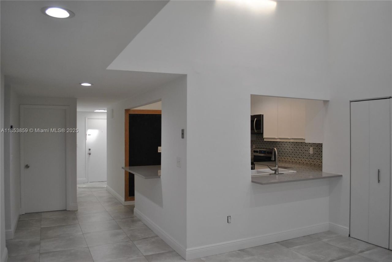 19941 NE 5th Ct, Unit 3M, Miami, FL 33179 Photo