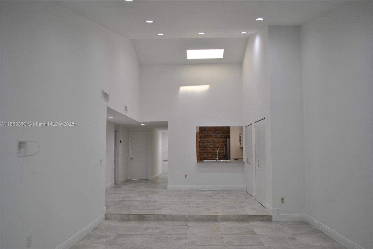 19941 NE 5th Ct, Unit 3M, Miami, FL 33179 Photo