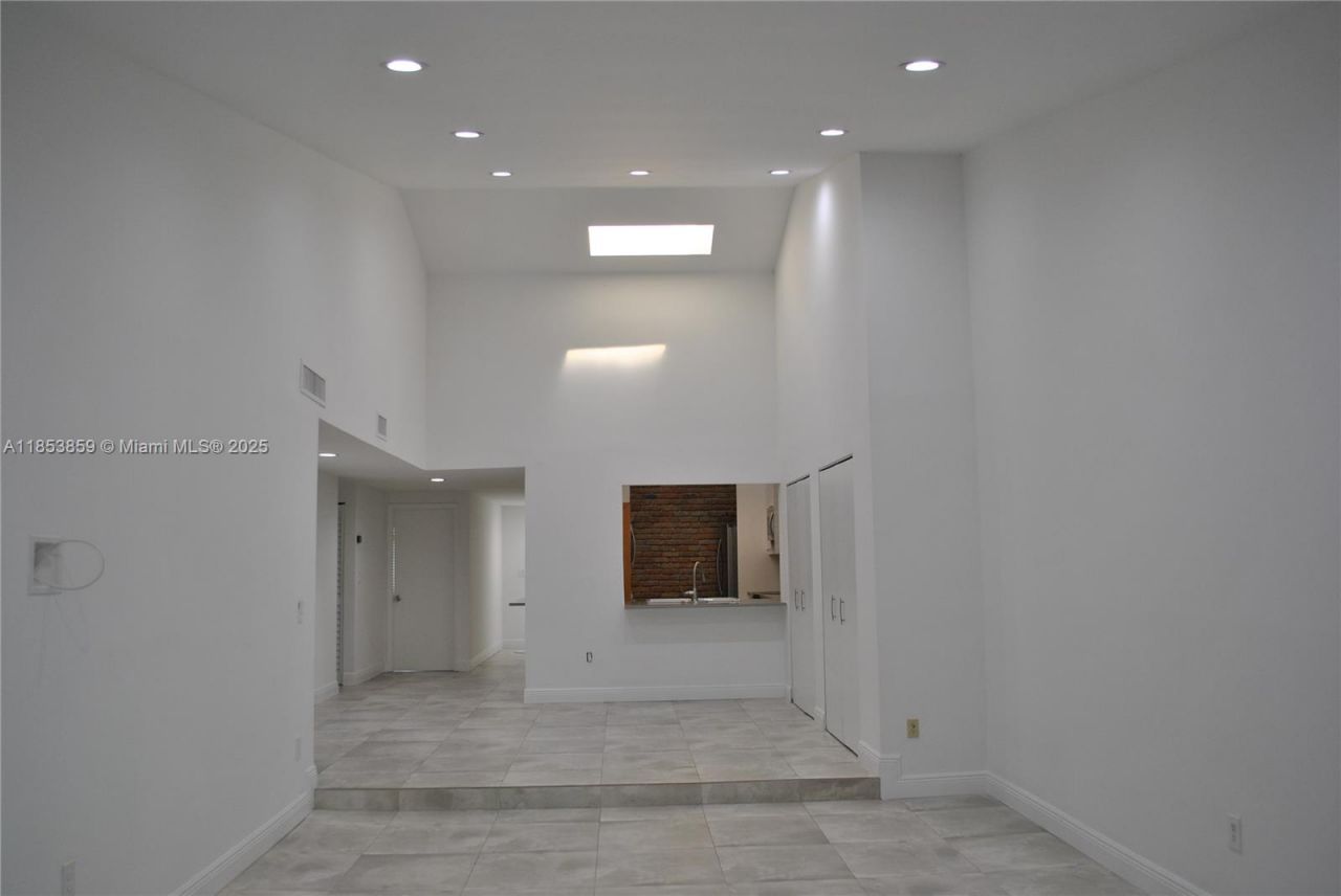 19941 NE 5th Ct, Unit 3M, Miami, FL 33179 Photo