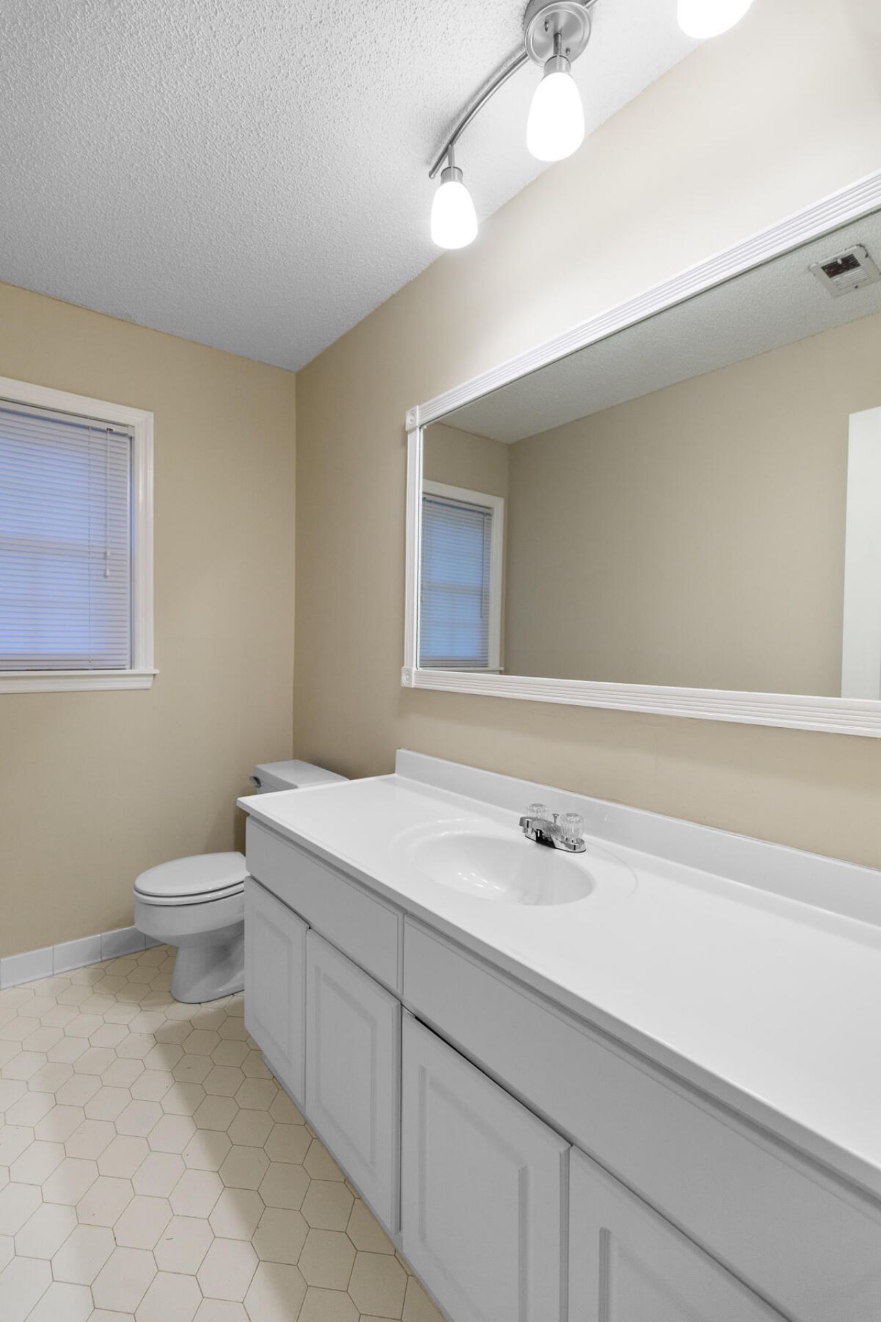 945 Orange Grove Road Photo 13