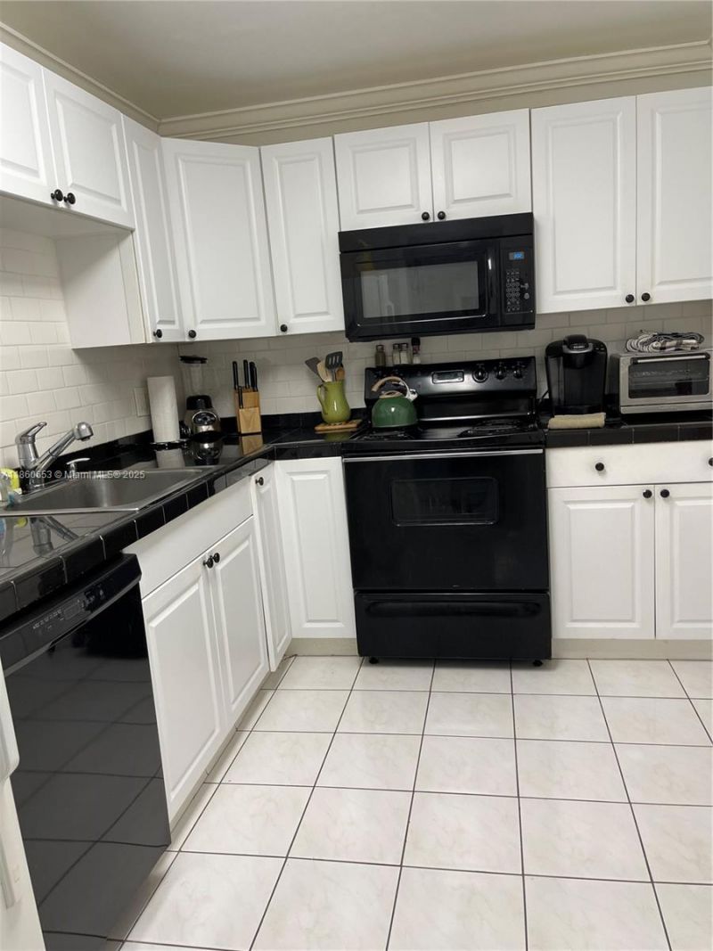 400 Kings Point Dr, Unit 1112, Sunny Isles Beach, FL 33160 Photo