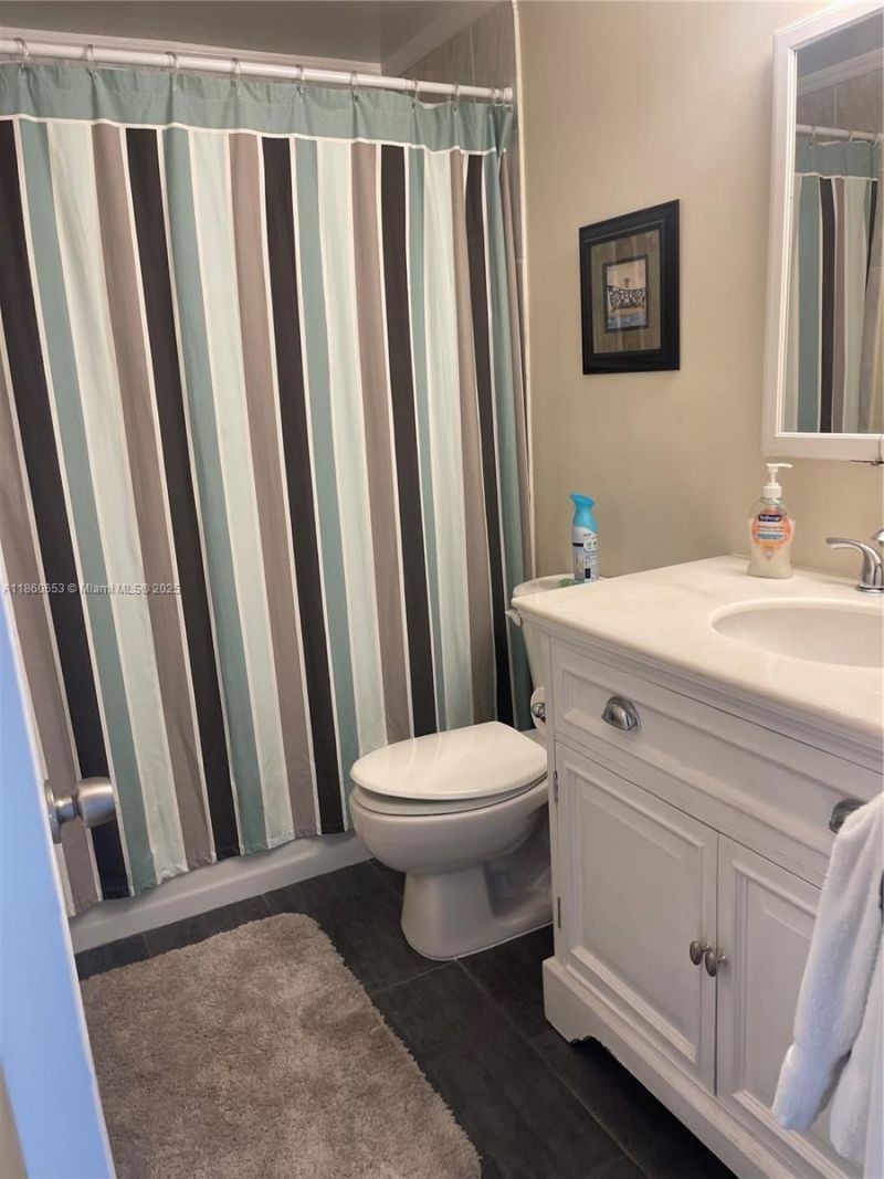 400 Kings Point Dr, Unit 1112, Sunny Isles Beach, FL 33160 Photo