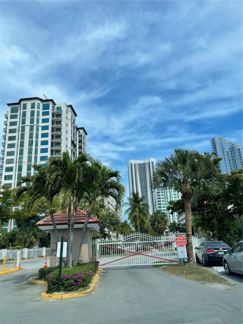 400 Kings Point Dr, Unit 1112, Sunny Isles Beach, FL 33160 Photo