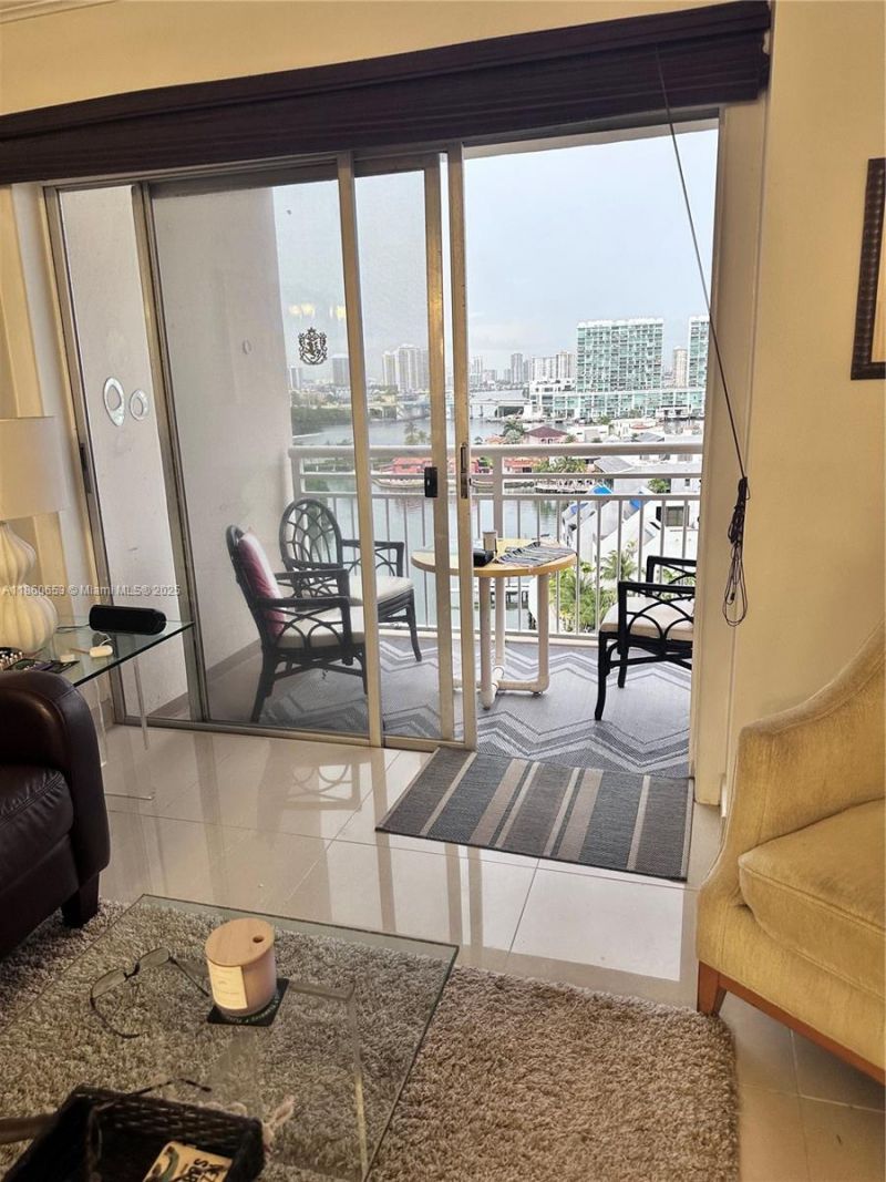 400 Kings Point Dr, Unit 1112, Sunny Isles Beach, FL 33160 Photo