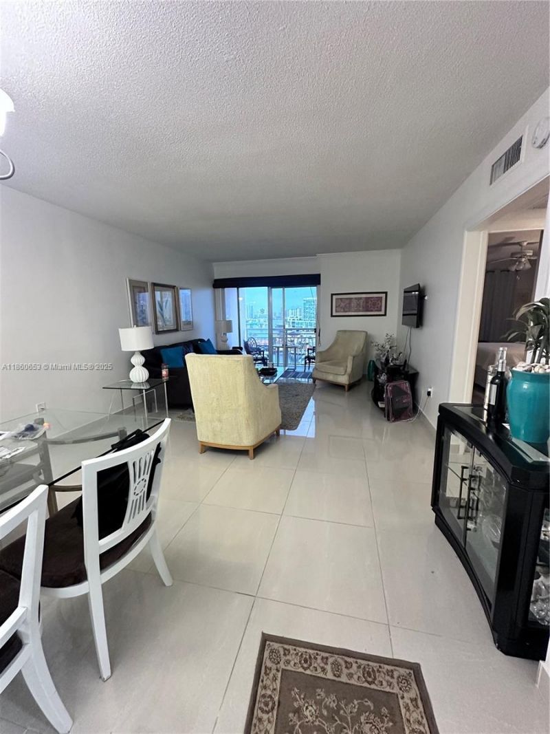 400 Kings Point Dr, Unit 1112, Sunny Isles Beach, FL 33160 Photo