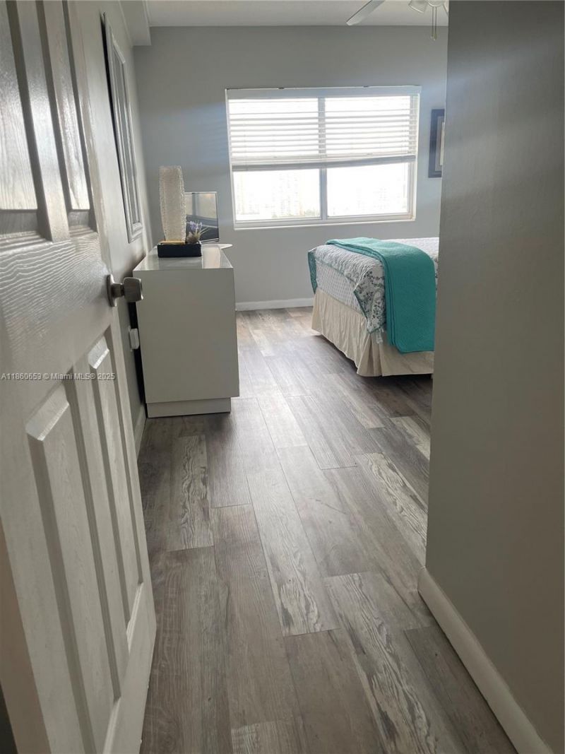 400 Kings Point Dr, Unit 1112, Sunny Isles Beach, FL 33160 Photo