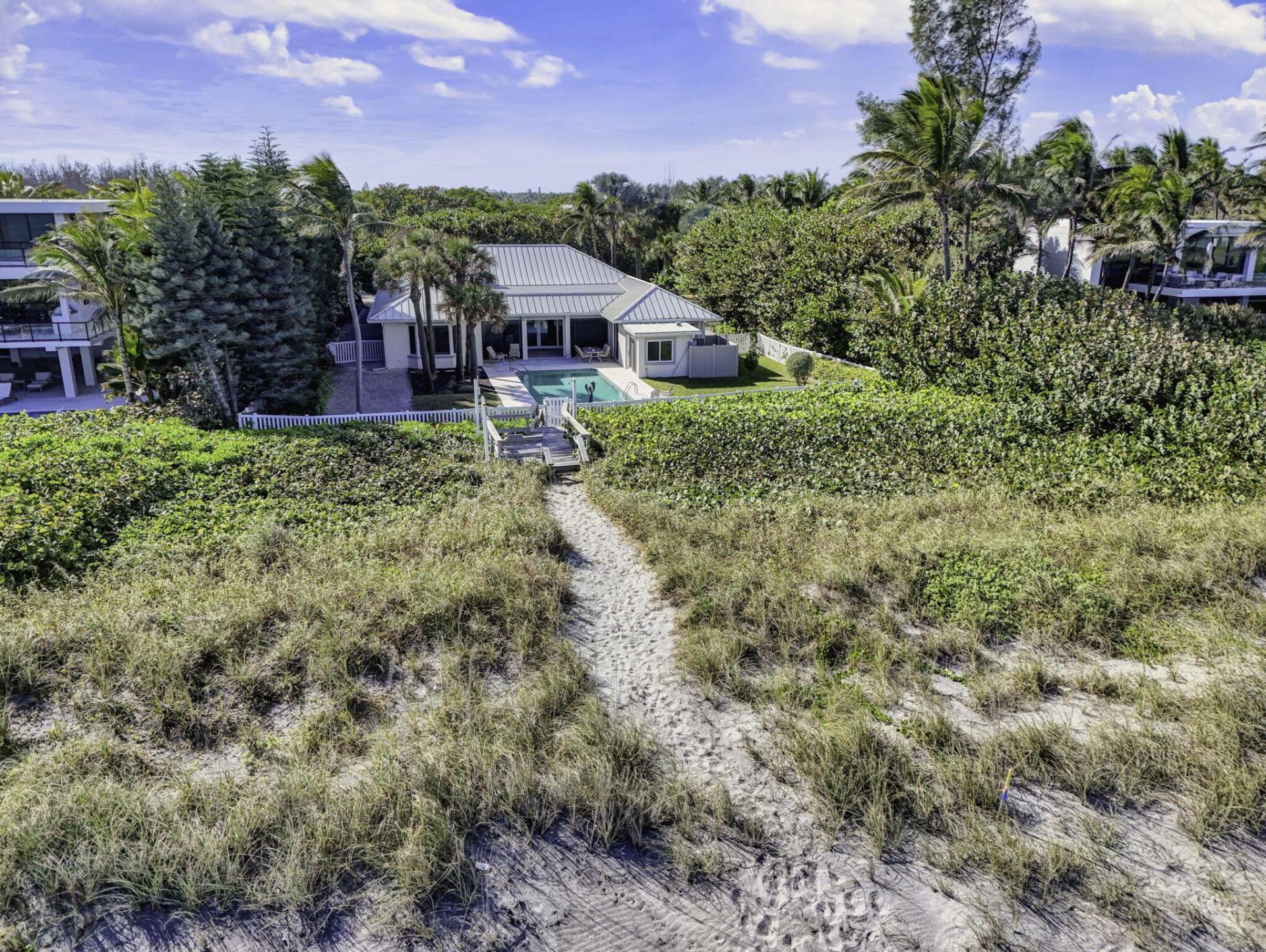 77 N Beach Road, Jupiter Island, FL 33455 Photo