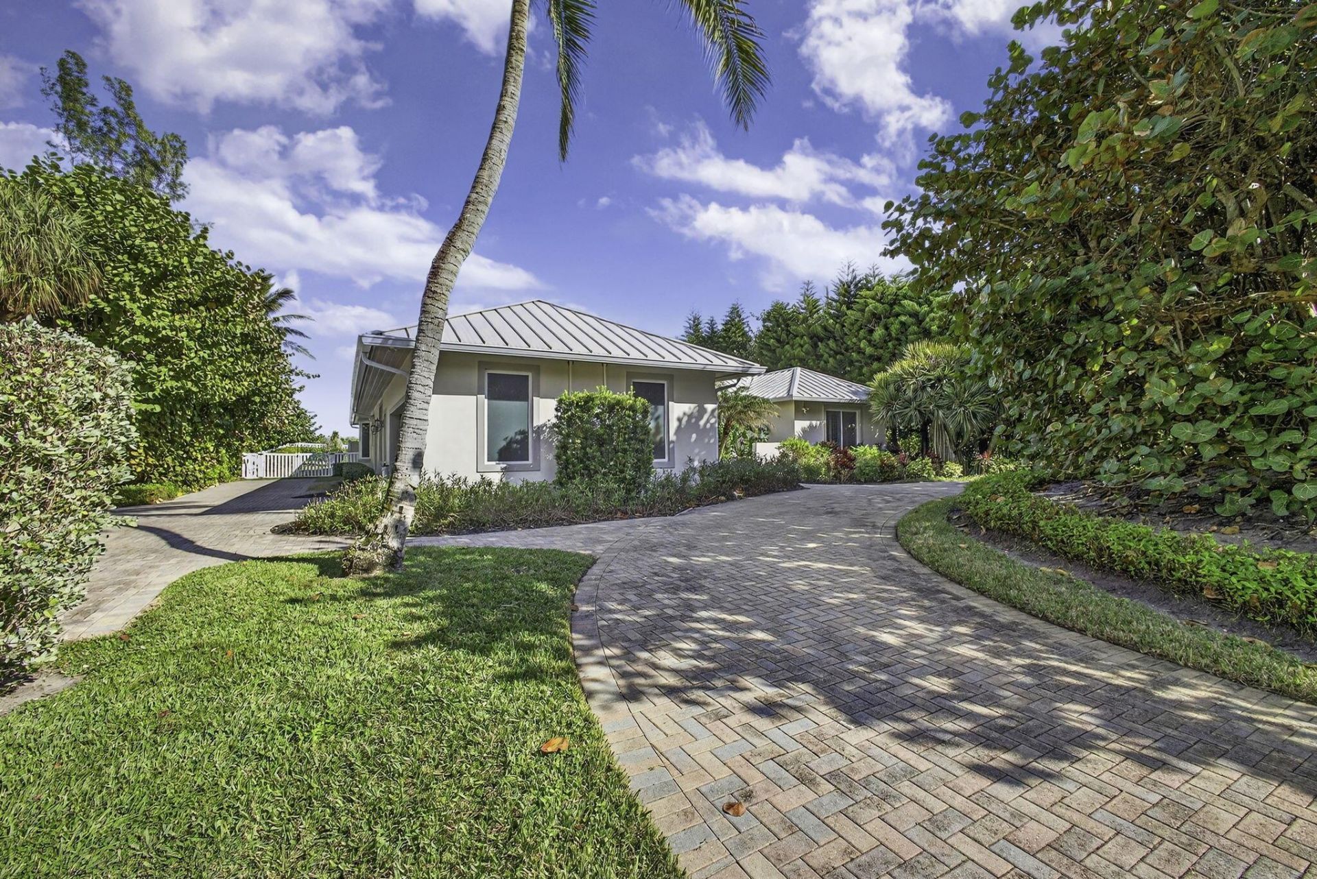 77 N Beach Road, Jupiter Island, FL 33455 Photo