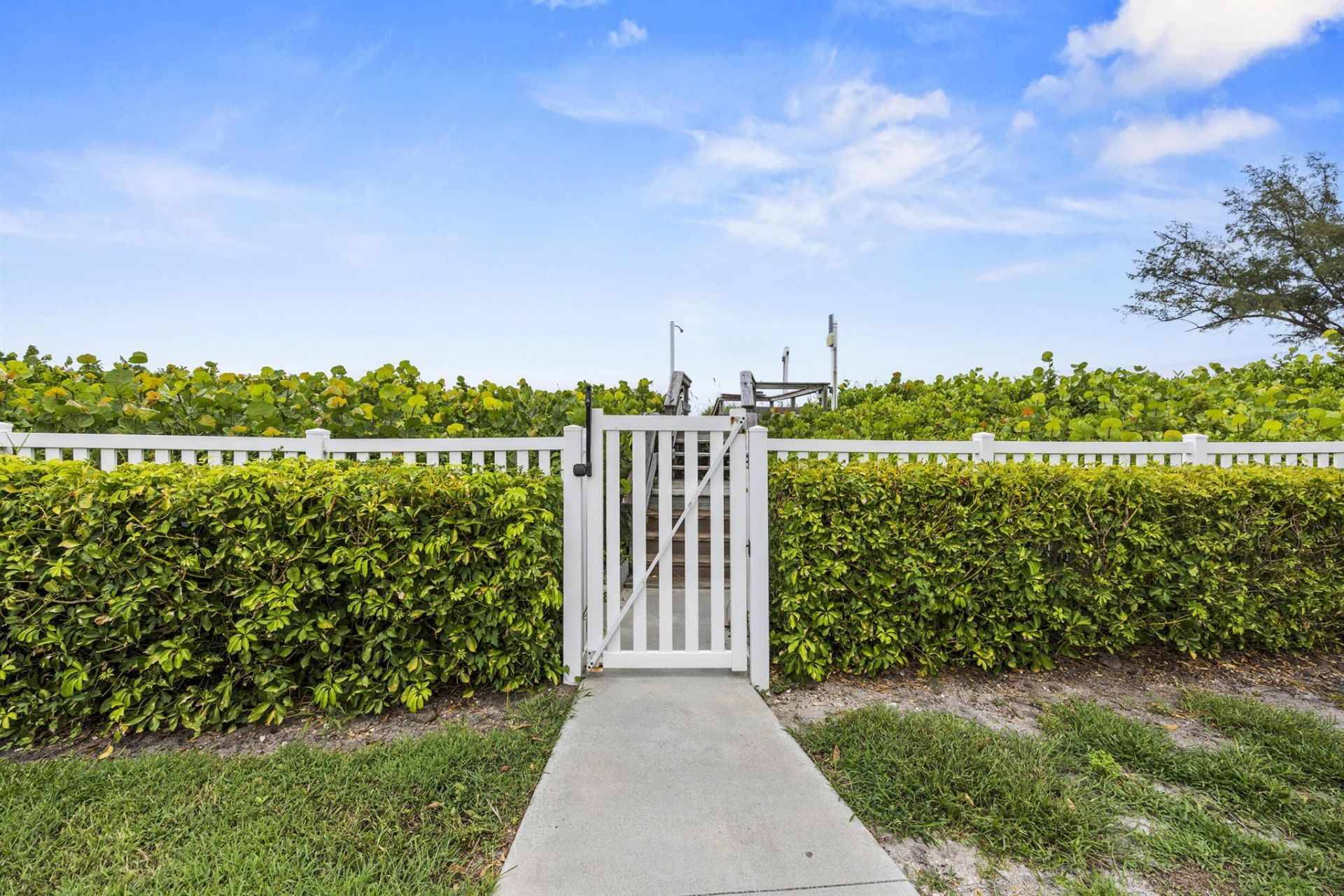77 N Beach Road, Jupiter Island, FL 33455 Photo