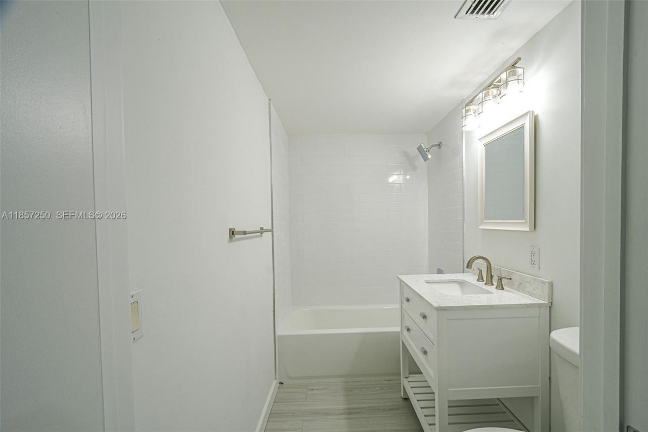 2740 SW 28th Ter, Unit 603, Miami, FL 33133 Photo