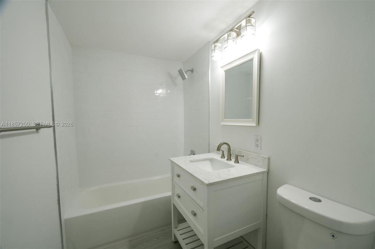 2740 SW 28th Ter, Unit 603, Miami, FL 33133 Photo