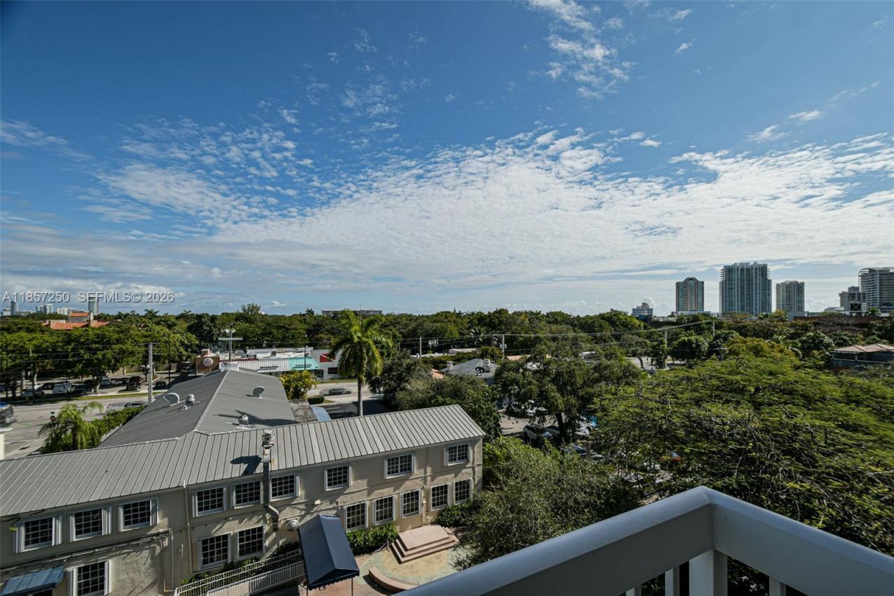 2740 SW 28th Ter, Unit 603, Miami, FL 33133 Photo