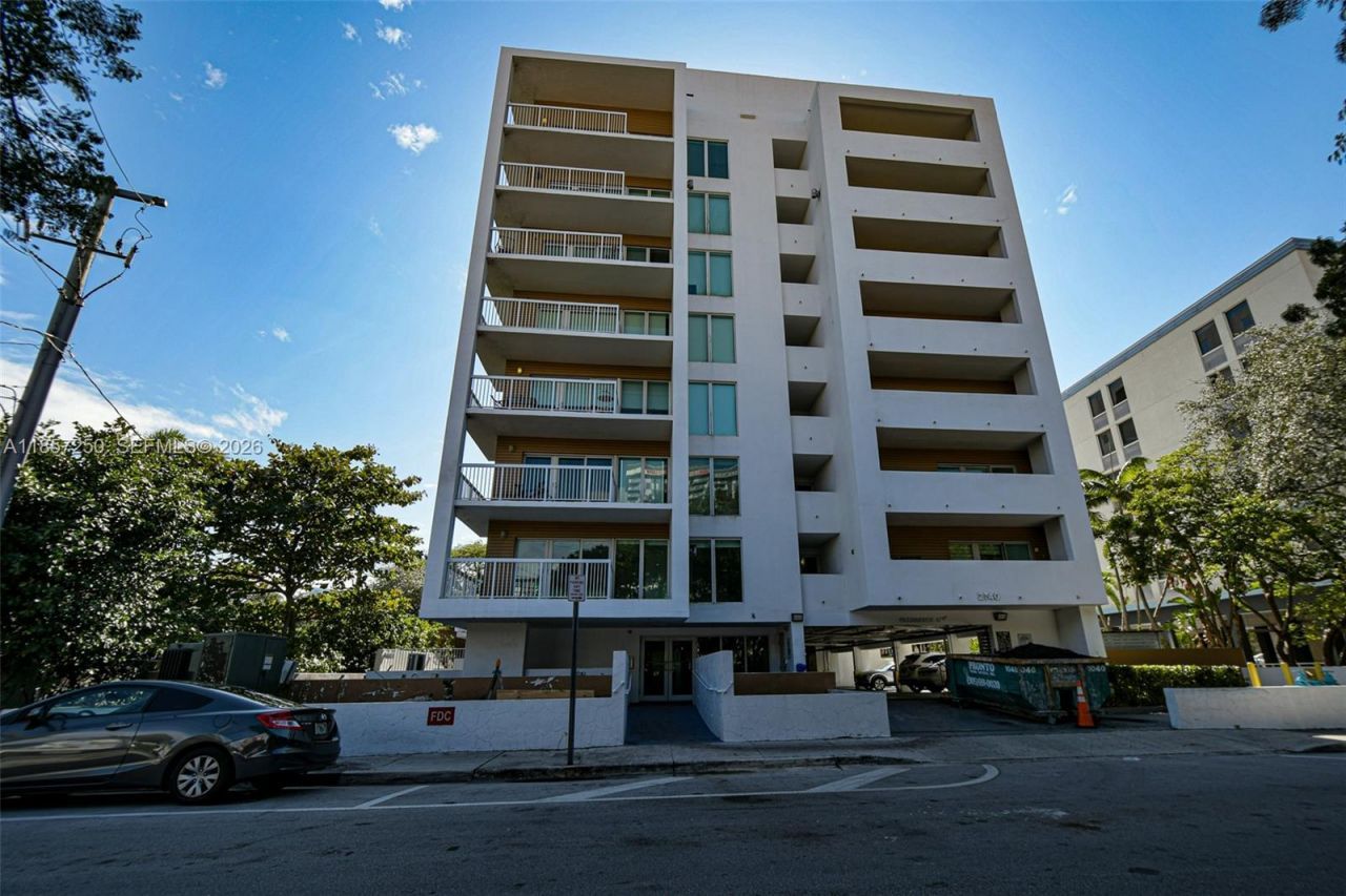 2740 SW 28th Ter, Unit 603, Miami, FL 33133 Photo