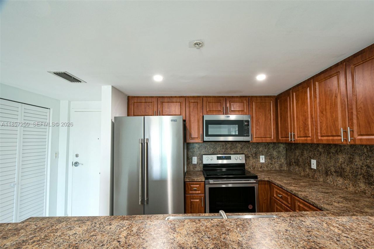 2740 SW 28th Ter, Unit 603, Miami, FL 33133 Photo