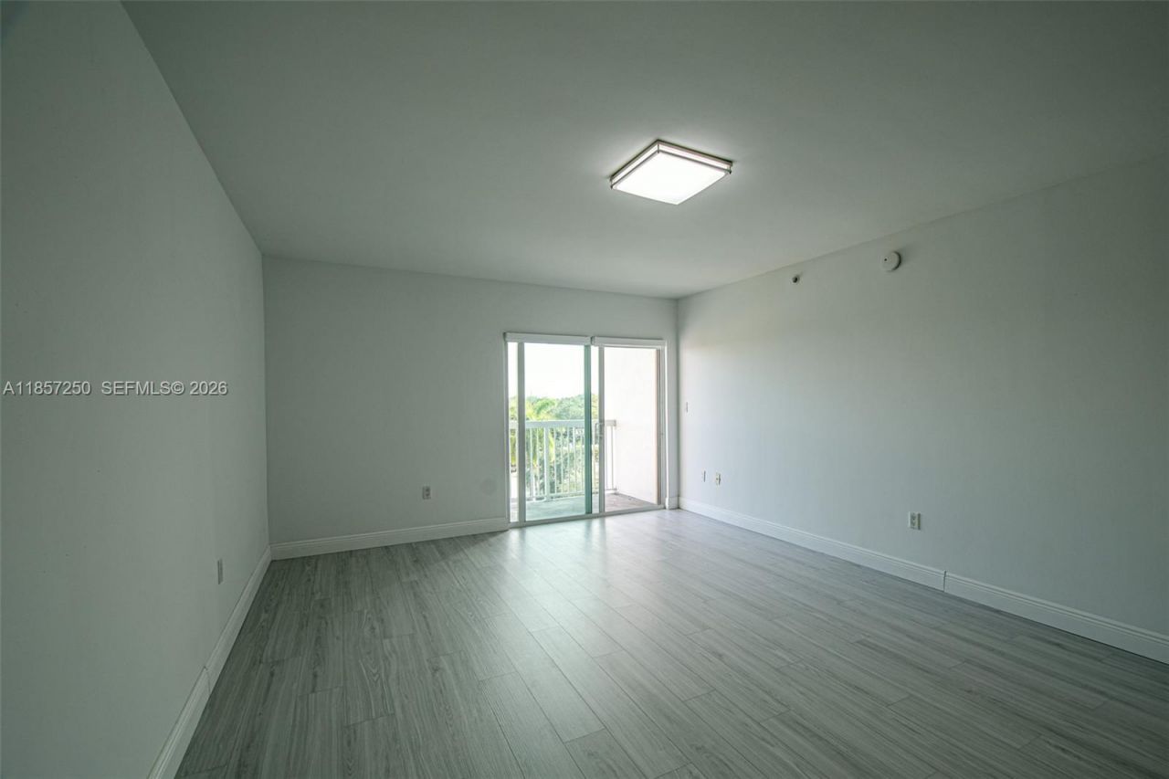 2740 SW 28th Ter, Unit 603, Miami, FL 33133 Photo