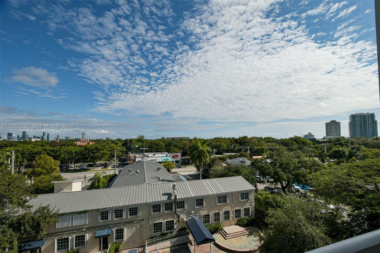 2740 SW 28th Ter, Unit 603, Miami, FL 33133 Photo