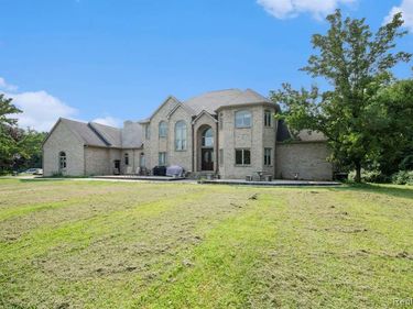 4196 Kensington Road, Brighton Twp, MI 48380