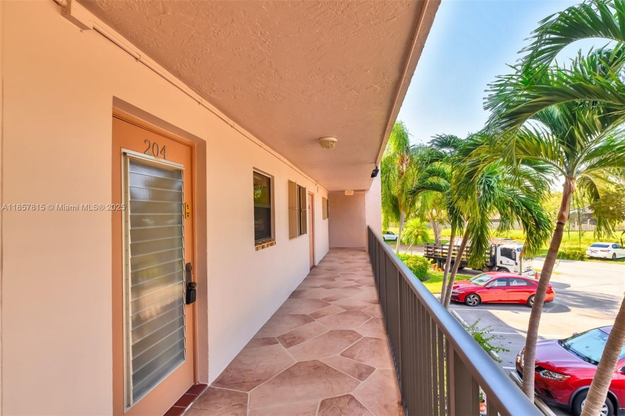 10444 NW 30th Ct, Unit 204, Sunrise, FL 33322 Photo